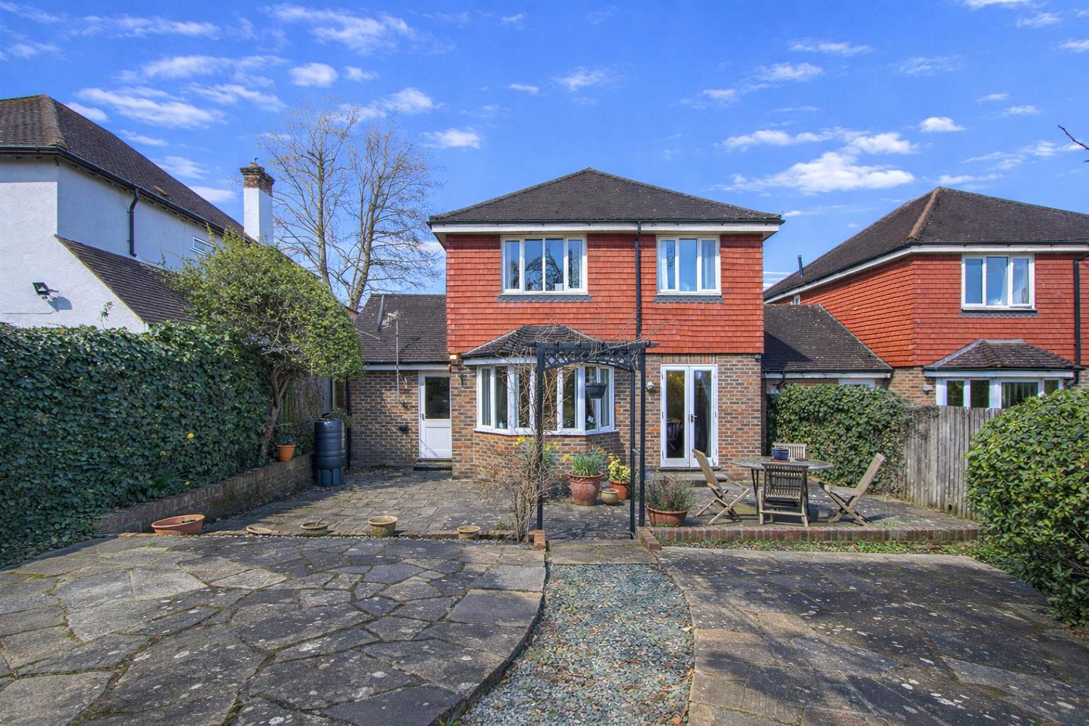 3 bed property in Salisbury Road, Carshalton